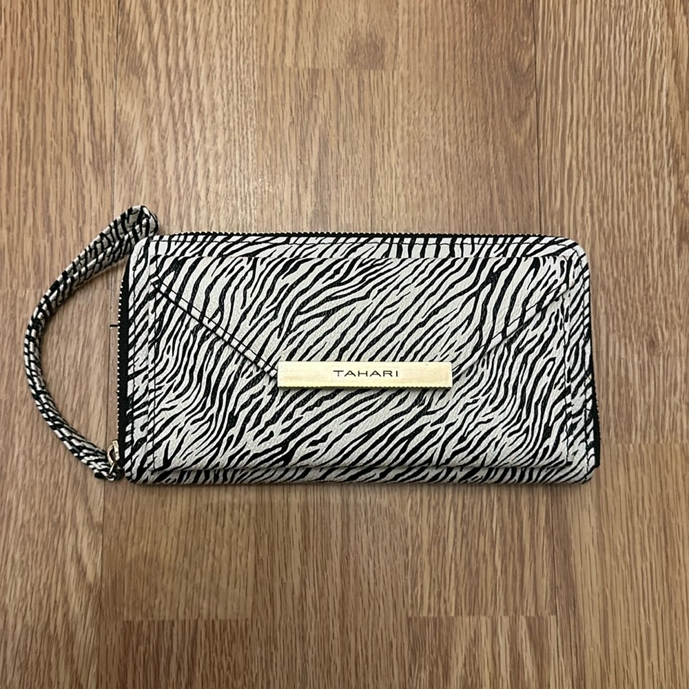Tahari wallet